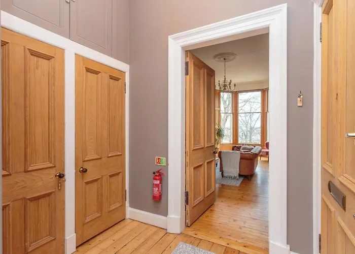 South Learmonth Gardens *