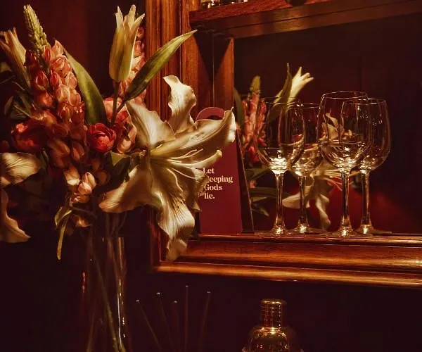 House Of Gods Royal Mile Hotell 4*