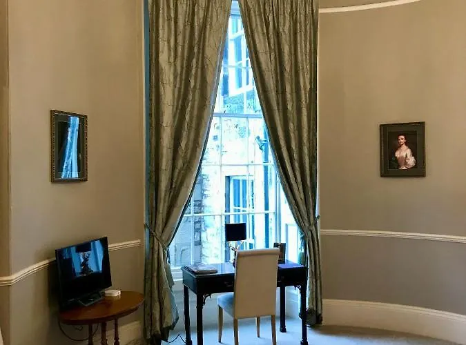 Escape To @ Albyn Place Appartement *