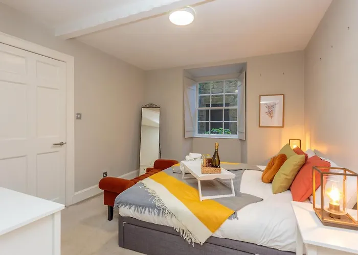 Beautiful Hideout In Center Of *