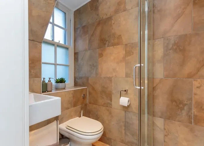 Beautiful Hideout In Center Of דירה *