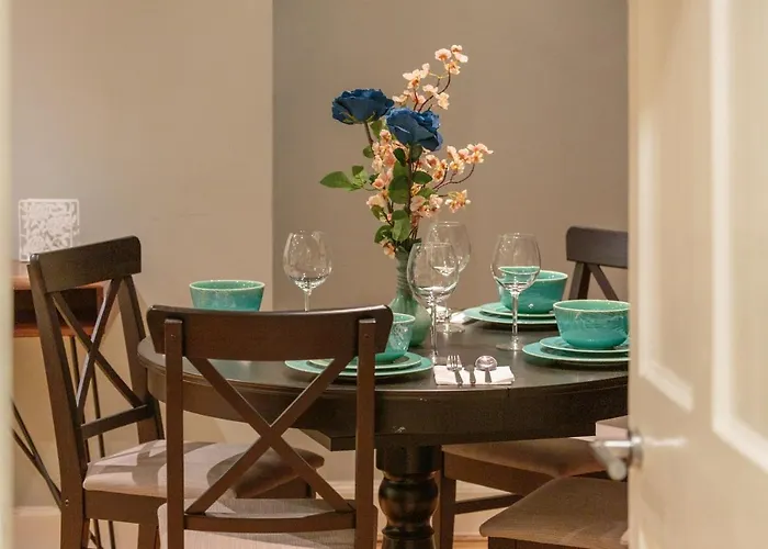 Beautiful Hideout In Center Of *