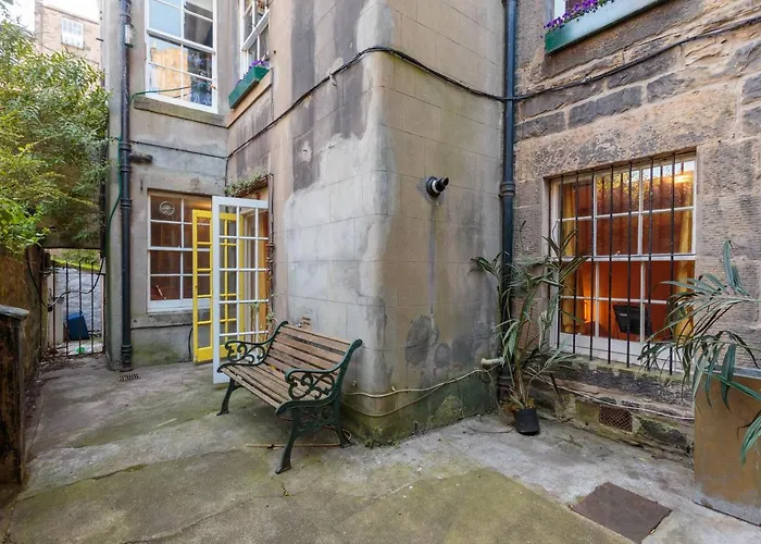 Beautiful Hideout In Center Of דירה *