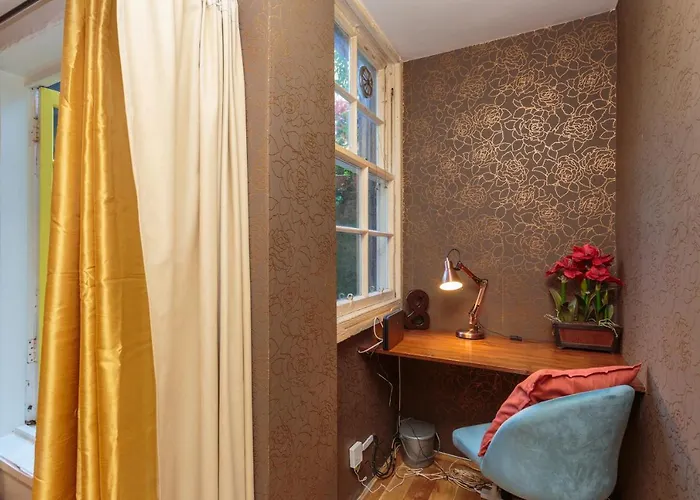 Beautiful Hideout In Center Of דירה