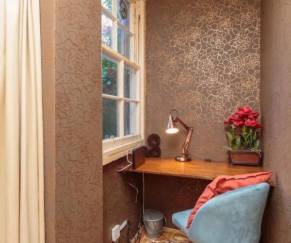 Beautiful Hideout In Center Of דירה אדינבורו