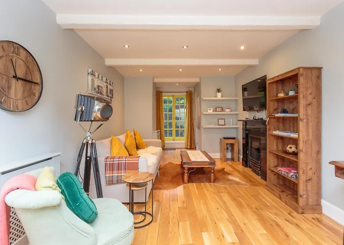 Beautiful Hideout In Center Of דירה