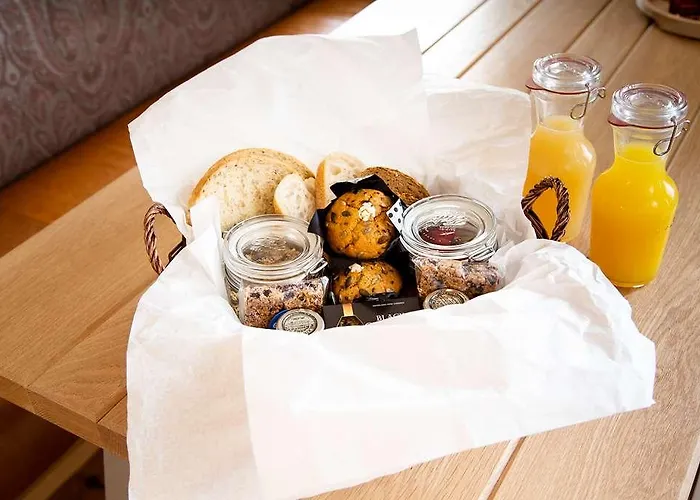 Aparthotel Abbey Apartments, At Holyrood 4*