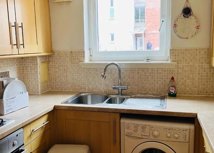 Modern 2bed 2bath Ground Floor Apartment Edinburgh