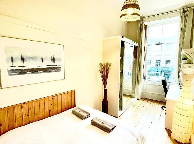 Central - Large Groups Apartment