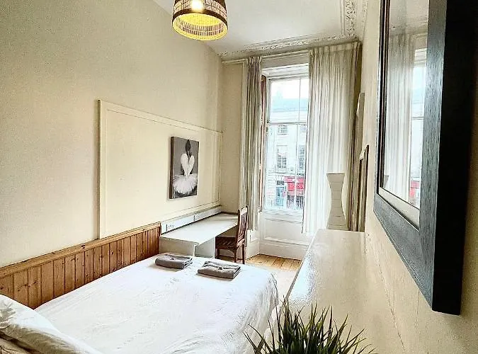 Central - Large Groups Apartment