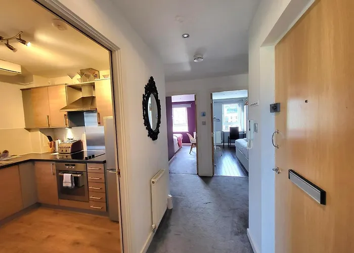 Apartment 4 Separate Beds, Sleeps 6, Beautiful 2 Bed Edinburgh