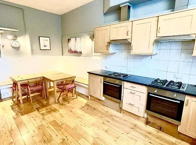 Central - Large Groups Apartment