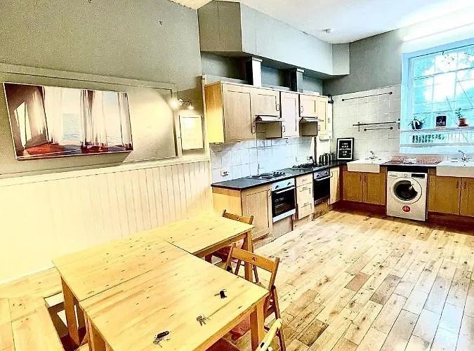 Apartment Central - Large Groups *