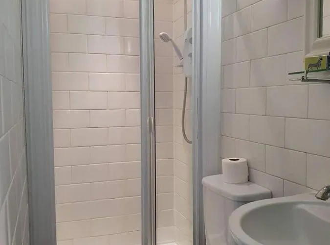 Lovely 2 Bedroom Flat In The Heart Of The