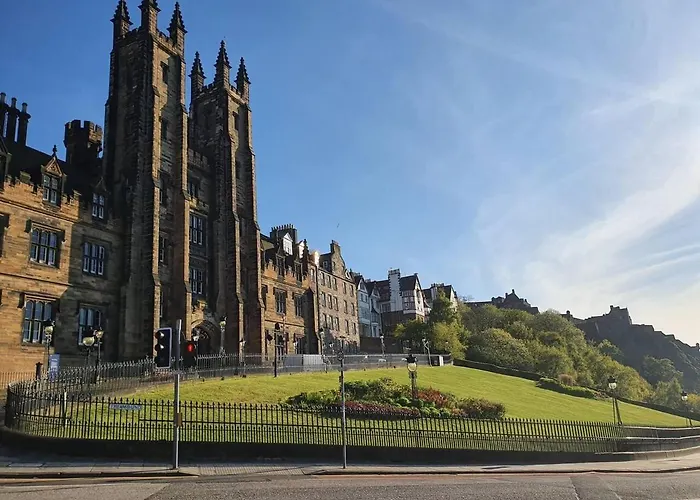 Lovely 2 Bedroom Flat In The Heart Of The Apartment