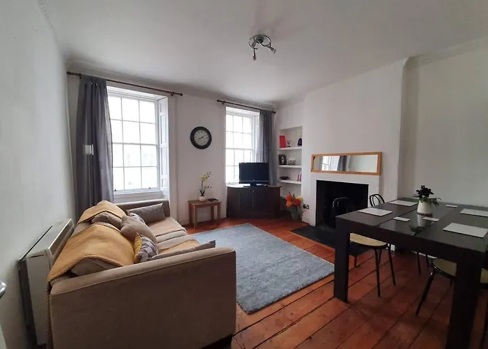 Lovely 2 Bedroom Flat In The Heart Of The Apartment Edinburgh