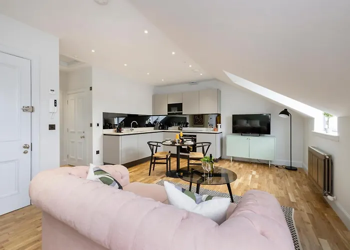 Dragon Luxury Serviced At Alva Street *