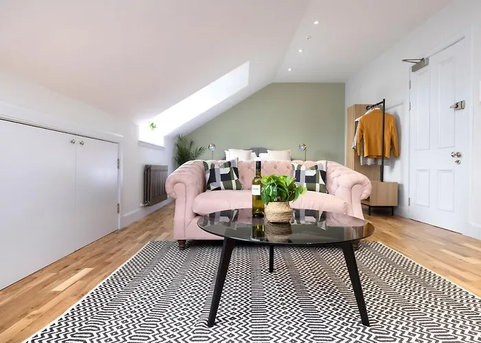 Dragon Luxury Serviced At Alva Street