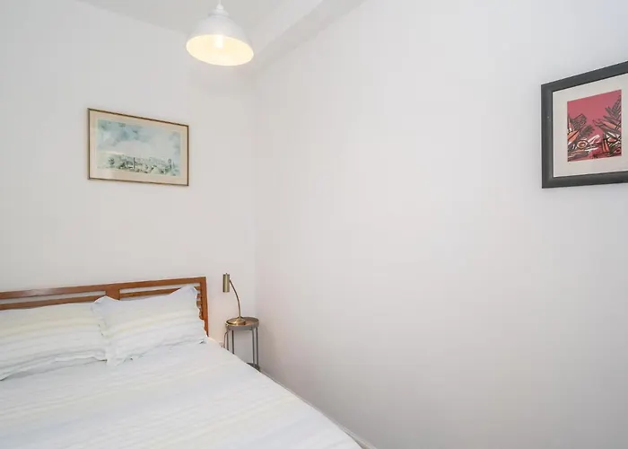 Pass The Keys Renovated 2bed Flat In Quiet Area Near The Meadows * Edinburgh