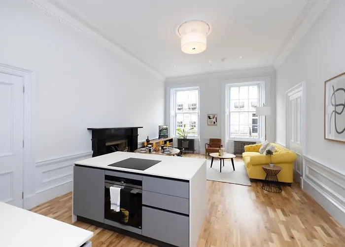 Dragon Luxury Serviced At Alva Street * Edinburgh