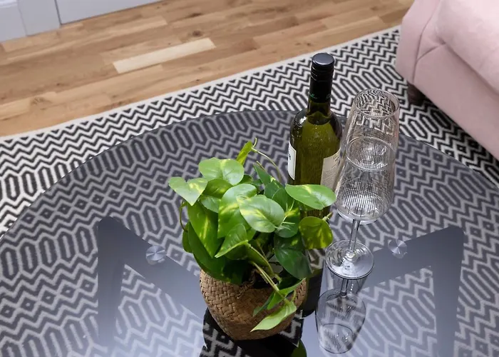 Dragon Luxury Serviced At Alva Street