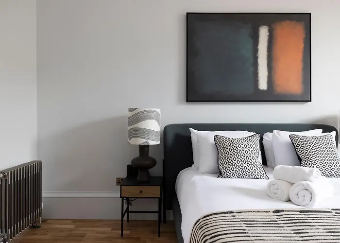 Dragon Luxury Serviced At Alva Street * Edinburgh