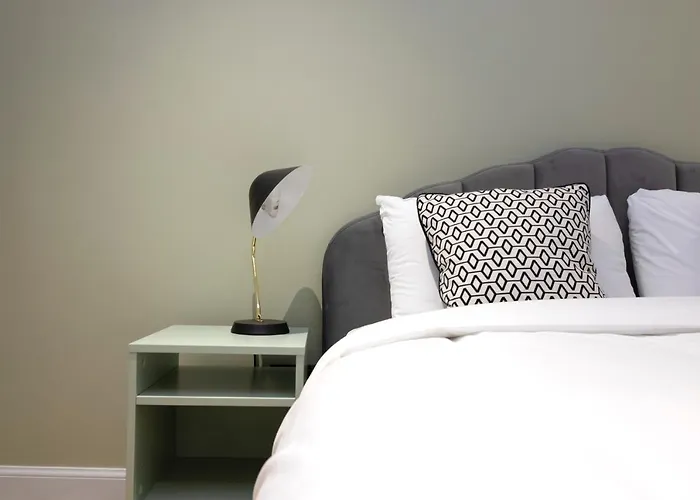 Dragon Luxury Serviced At Alva Street