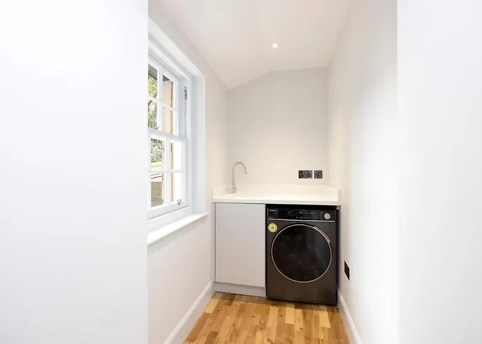 Dragon Luxury Serviced At Alva Street *