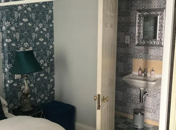 A In The - West 에든버러