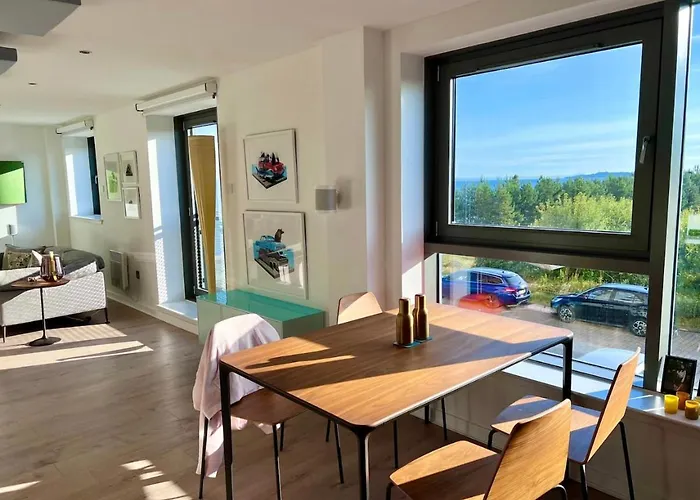 Beautiful Modern Sea-side In The Edinburgh