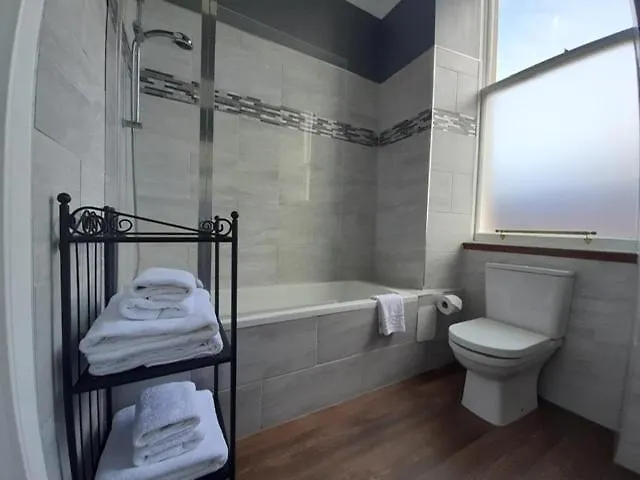 아파트 A Two Bedroom - Victorian At 8 Priestfield Road