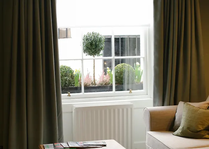 Nira Caledonia Edinburgh