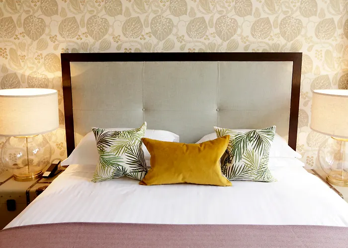 Nira Caledonia Hotel 4*
