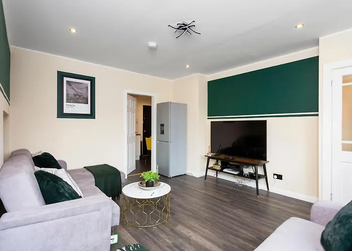 Apartment Stylish 3 Bed Abode-parking And Garden
