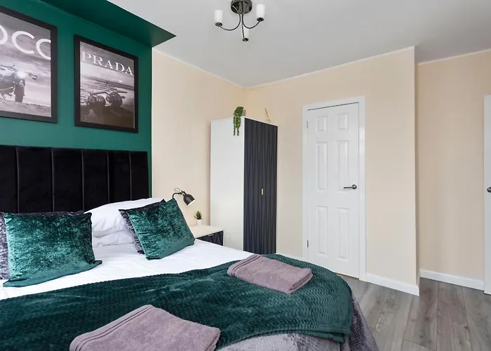 Apartment Stylish 3 Bed Abode-parking And Garden