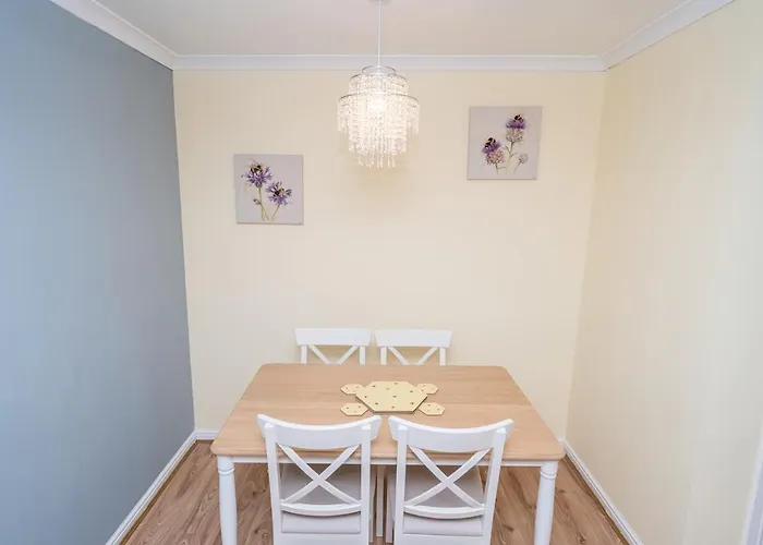 Modern Renovated 2bed Flat With Free Parking Apartment *