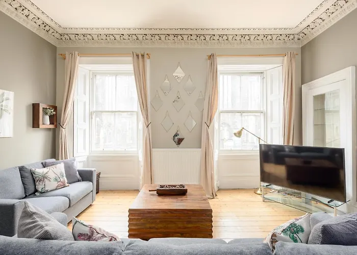 2 Bed Old Town - Next To Castle *