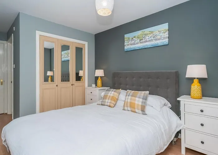 Modern Renovated 2bed Flat With Free Parking *