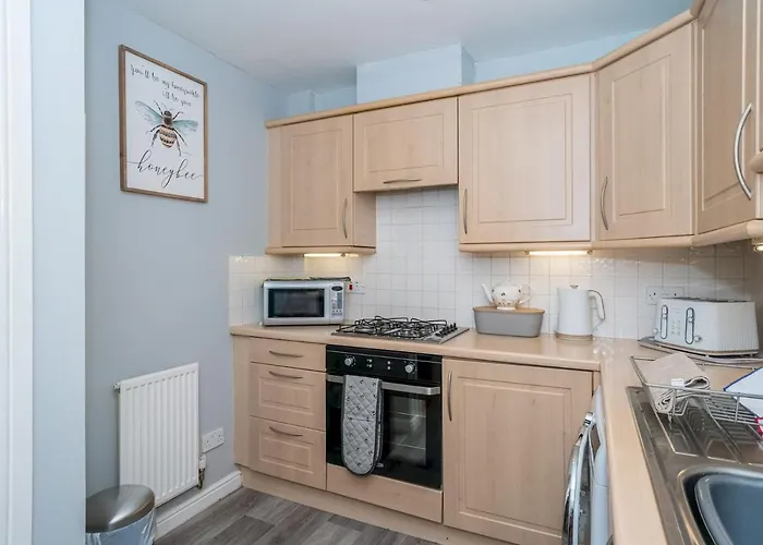 Modern Renovated 2bed Flat With Free Parking Apartment