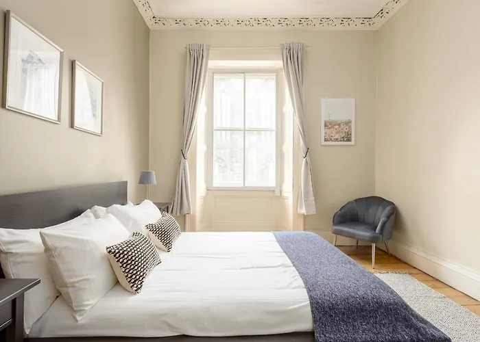 2 Bed Old Town - Next To Castle Apartment Edinburgh