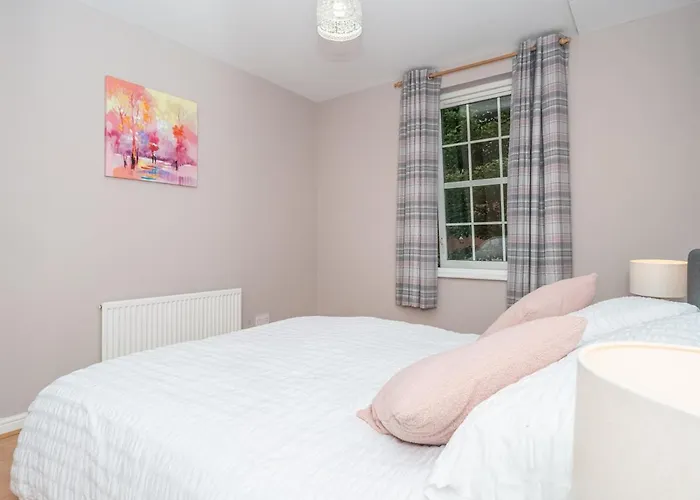 Modern Renovated 2bed Flat With Free Parking * Edinburgh