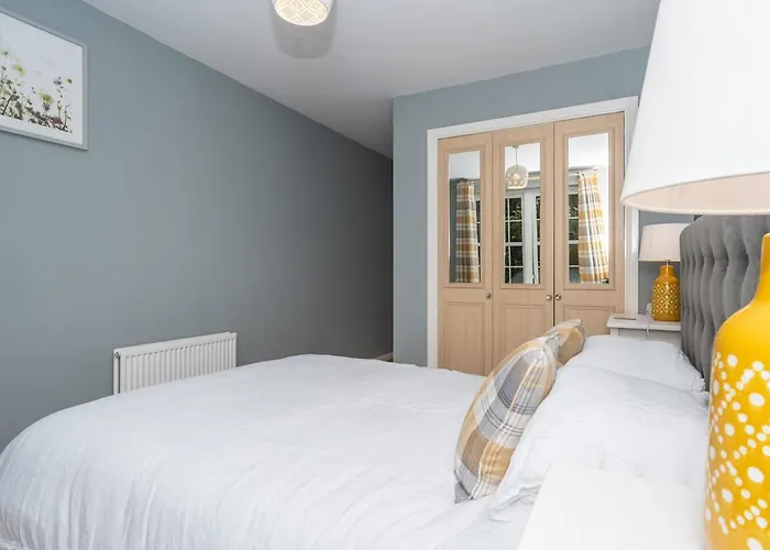 Apartment Modern Renovated 2bed Flat With Free Parking *