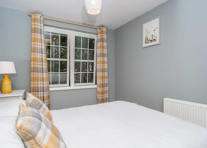 Modern Renovated 2bed Flat With Free Parking *