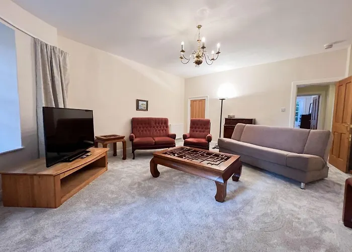 Spacious Flat Sleeps 8 Near Princes Street
