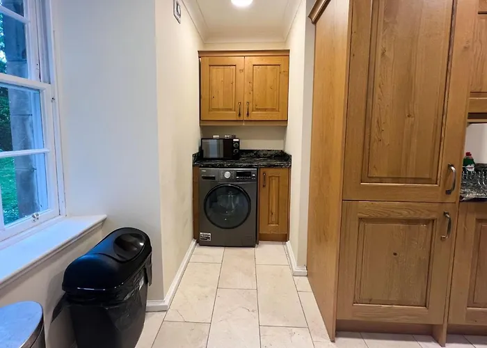 Apartment Spacious Flat Sleeps 8 Near Princes Street