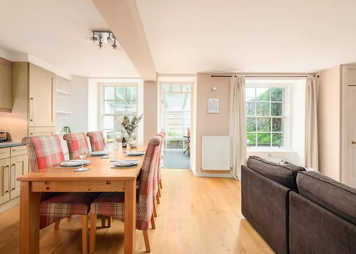 2br New Town Garden