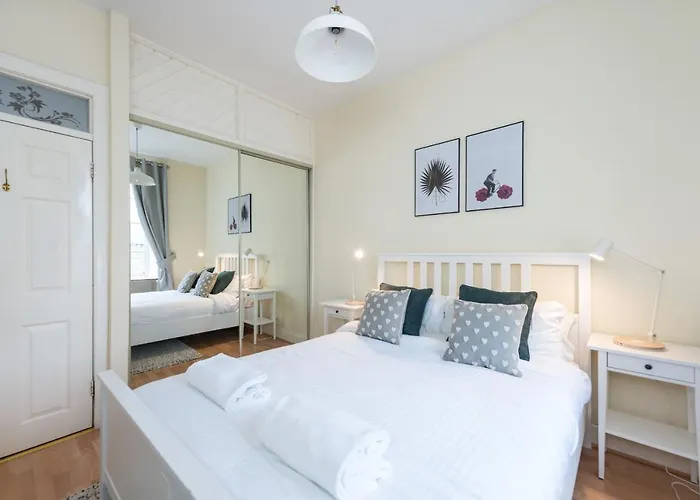 아파트 Bright And Modern 2 Bed