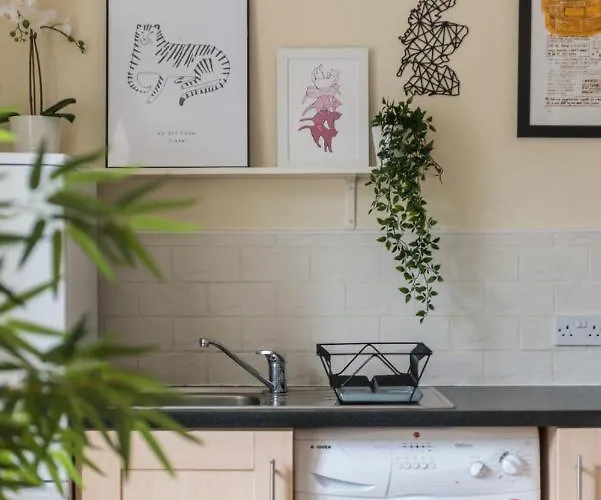 아파트 Bright And Modern 2 Bed *