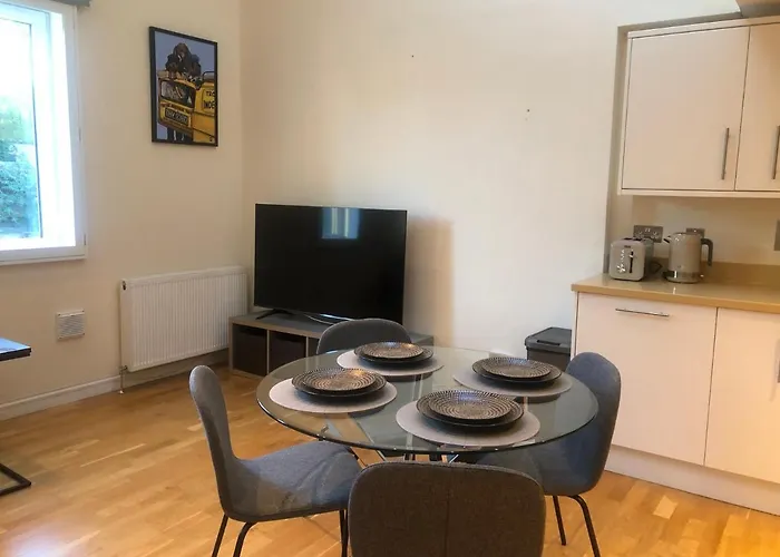 Private Parking 2 Bed 2 Bath