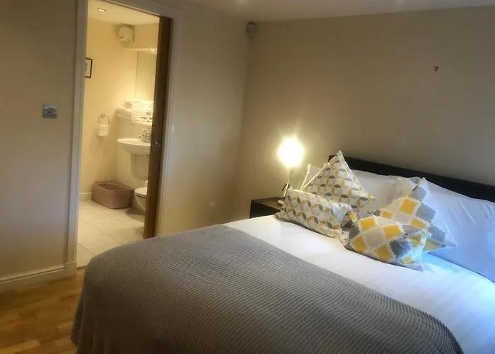 Private Parking 2 Bed 2 Bath Apartment